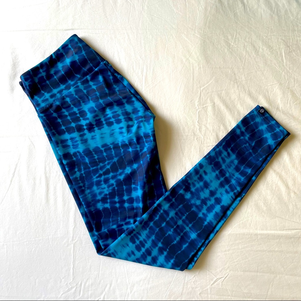 Onzie tie-dye leggings